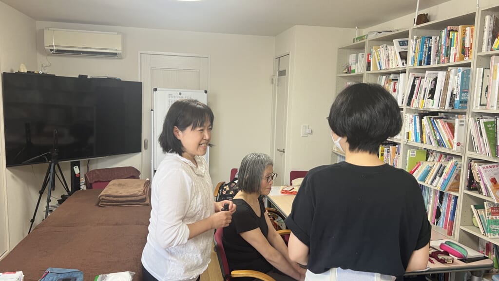 アロマセラピスト実技合宿 和やかな実習の時間